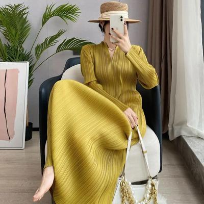 Πτυσσόμενο φόρεμα Γυναικείο μακρυμάνικο Άνοιξη και Φθινόπωρο Νέα Φούστα με V λαιμόκοψη κάτω αδυνατισμένη και λεπτή ιδιοσυγκρασία μακριά φούστα