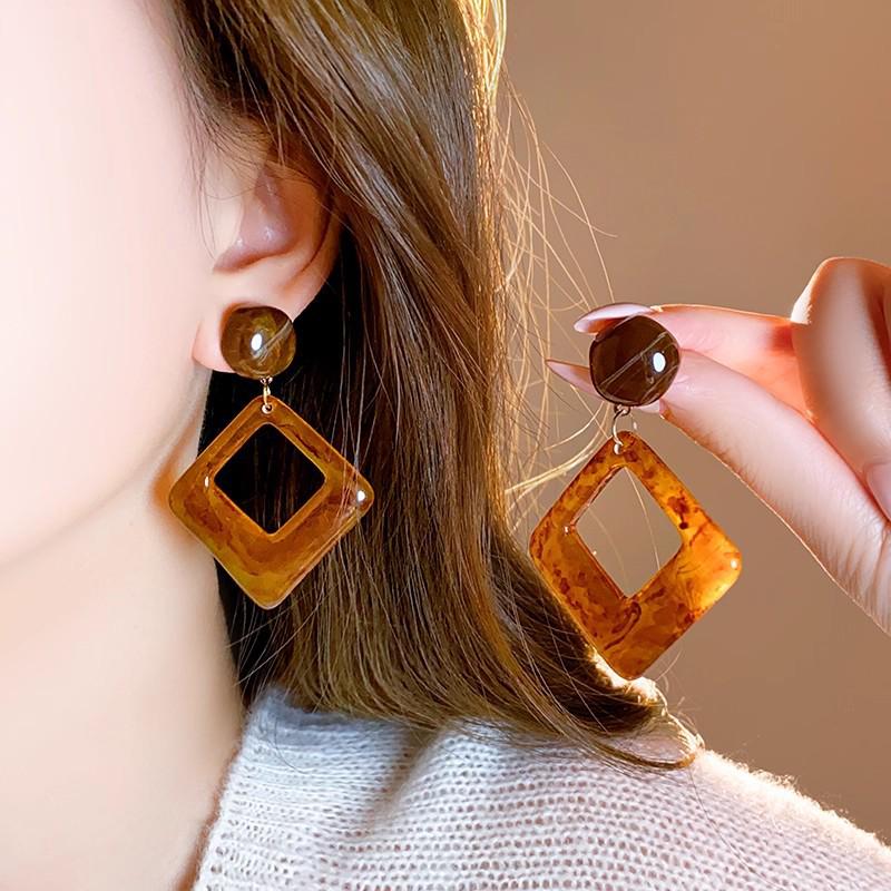 Pearl Asymmetrical Earrings: Elegant Autumn/Winter European & American Style