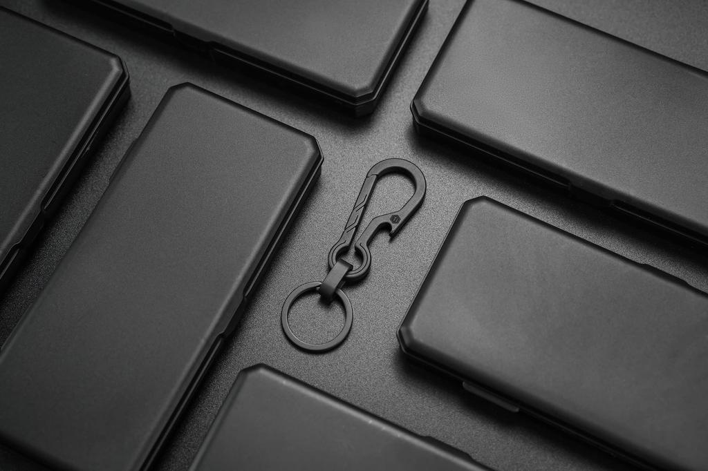 KeyUnity KM01BK Titanium Bottle Opener Bottle Opener Type Small Key Black Keychain, Rust-Resistant, Lightweight, + Carabiner, 2-in-1 Ring, Silver,