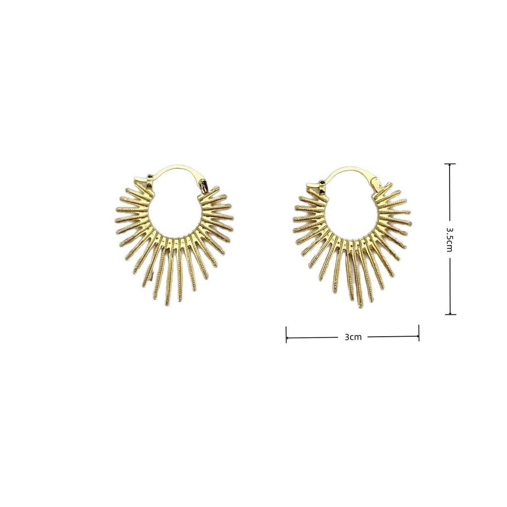 Chic Fan-Shaped Hollow Earrings: Unique Style Ear Clips for Women