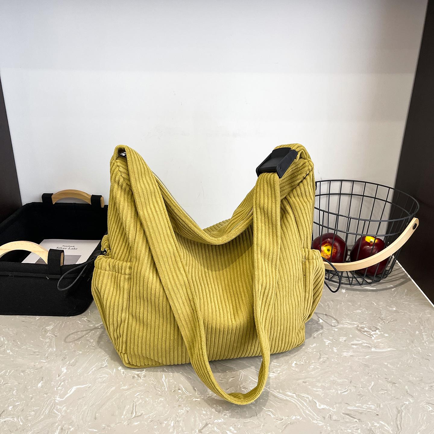 

Versatile Women s Crossbody Corduroy Tote: Large Capacity, Casual Sporty Style for Commute