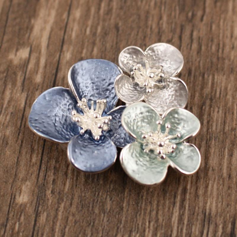 Heiß verkaufende emailierte geometrische Blume magnetische Brosche, modische kreative Blumenbrosche für Damen
