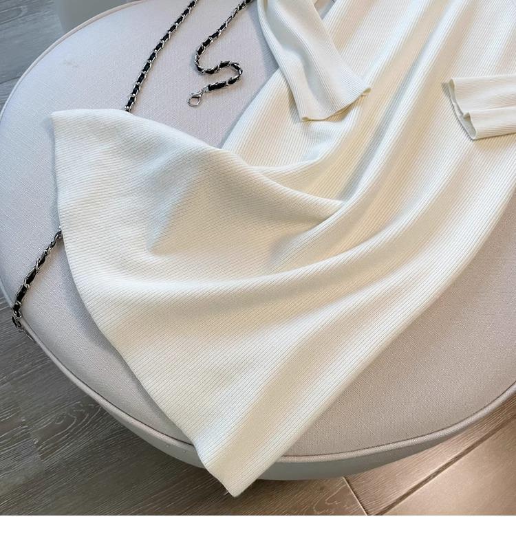 Damen High-End Strickkleid mit V-Ausschnitt und figurschmeichelndem Midilängen-Design für Herbst/Winter.