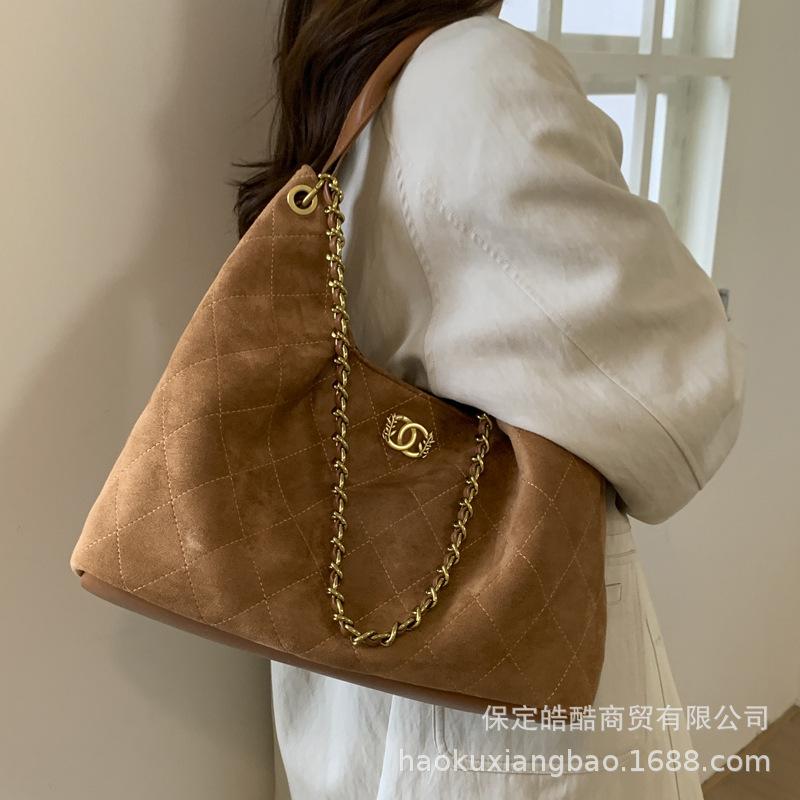 Large-capacity retro bag women's autumn and winter versatile 2025 new casual rhombus shoulder bag textured commuter tote bag