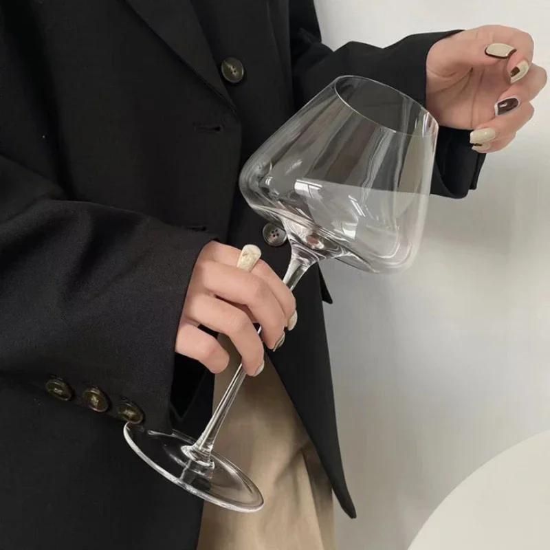 720ml Luxus Burgunder Weingläser - Moderne Kristall Stielgläser mit strukturierter Basis, Premium Home Barware für Dinner & Geschenke