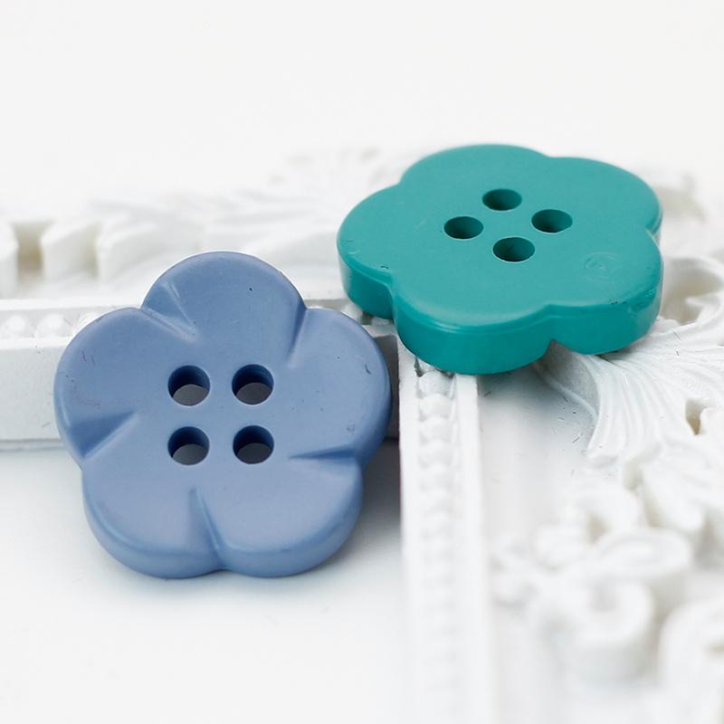 100pcs Mixed Color Plastic Flower Buttons 17mm/0.67in, Assorted Cartoon Design for DIY Crafts, Sweaters, Cardigans, Shirts, Festive Gift Making