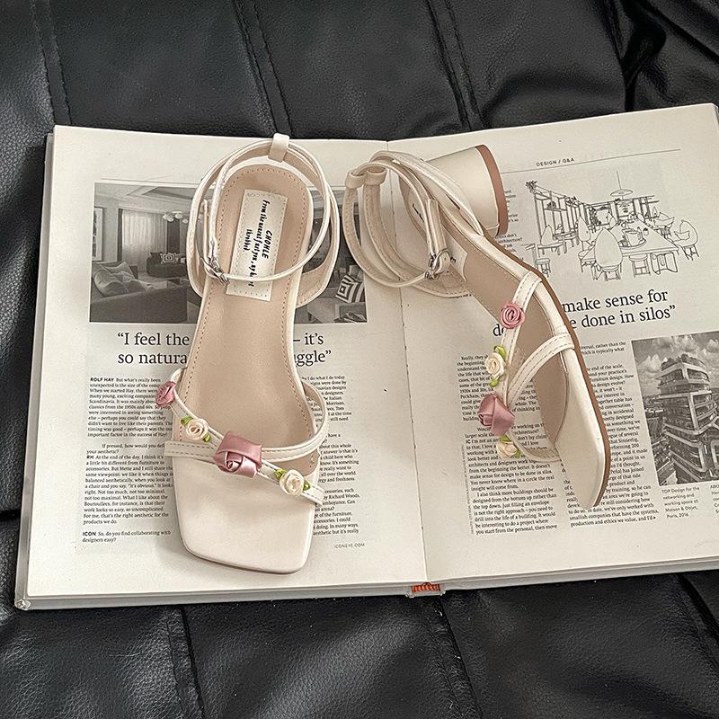 

Красивые сандалии женские летние новые с цветком квадратный носок толстый каблук сандалии пляжная обувь женская 39 бежевый