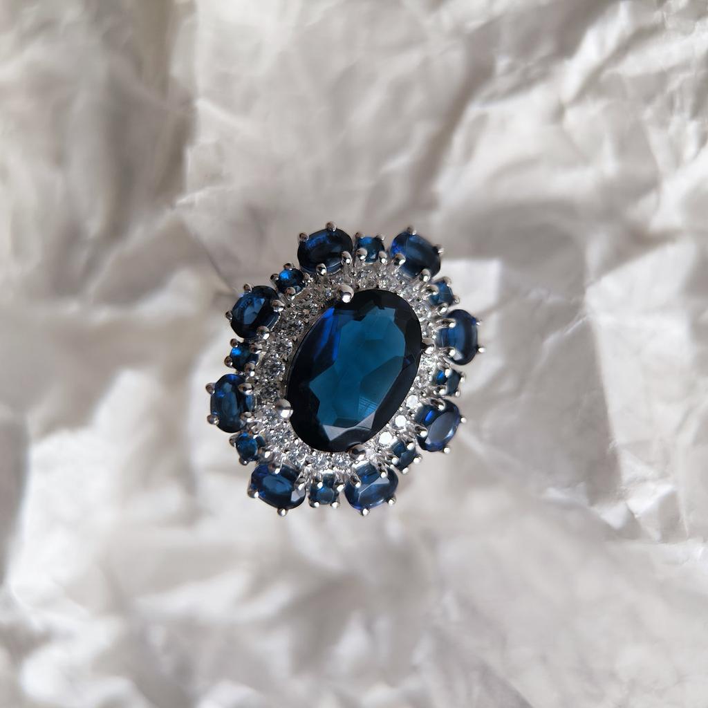 Anello in argento con zaffiro nano, peso dell'articolo 4,68 g (2205975)