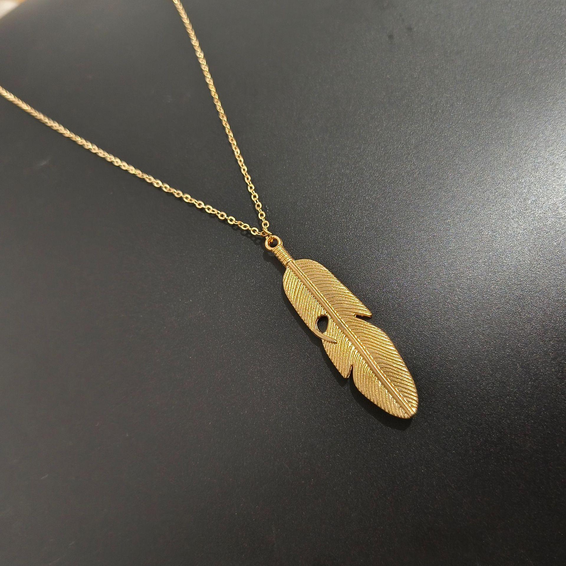 Bohemian Retro Feather Tassel Clavicle Necklace for Women золотой