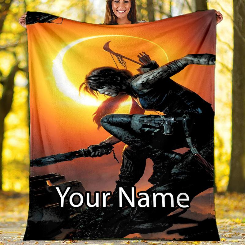 Pătură Imprimată Personalizată cu Nume - Tematică Tomb Raider - Perfectă pentru Canapea, Pat, Călătorii și Utilizare în Aer Liber | Lavabilă la Mașină, Confortabilă și Durabilă.