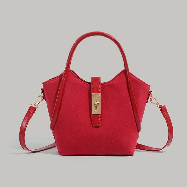 

Wedding bag 2025 new bride niche high-end wedding women s bag large capacity portable vegetable basket single shoulder oblique span bag красный