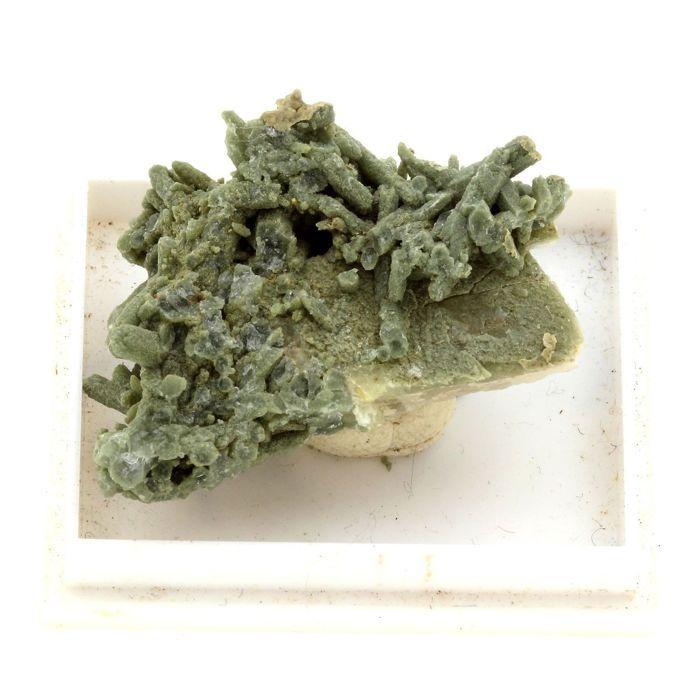 Pierres et Minéraux. Quartz + Chlorite. 42.89 ct. Saint-André d'Embrun, Hautes-Alpes, France.