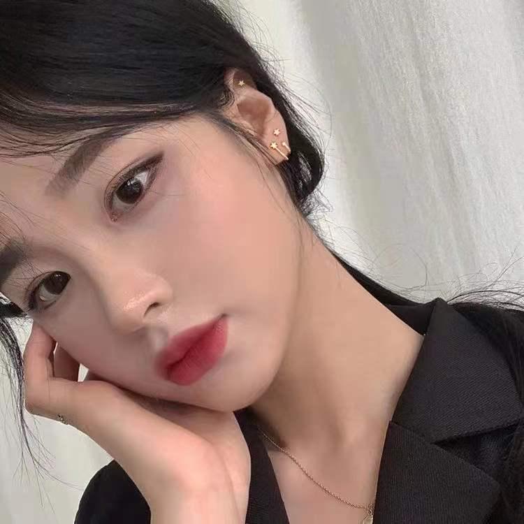 Cercei cu șurub stea stilați pentru femei – Confortabili, mici și perfecți pentru somn