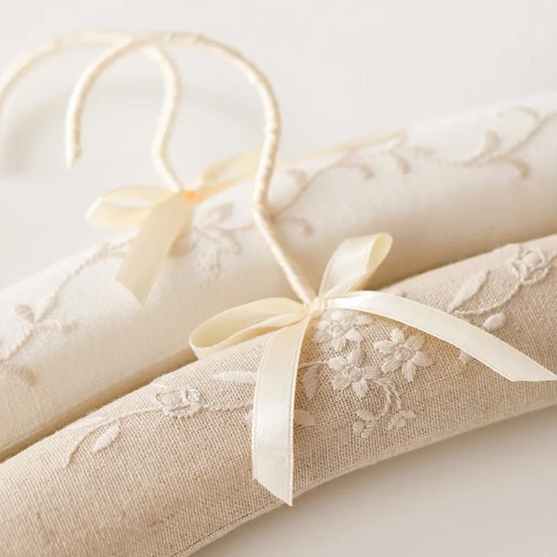 1Pc Wedding Clothes Hanger Photo Props Storage Full Dress Fabric Creative Embroidery Pattern Bow Ribbon