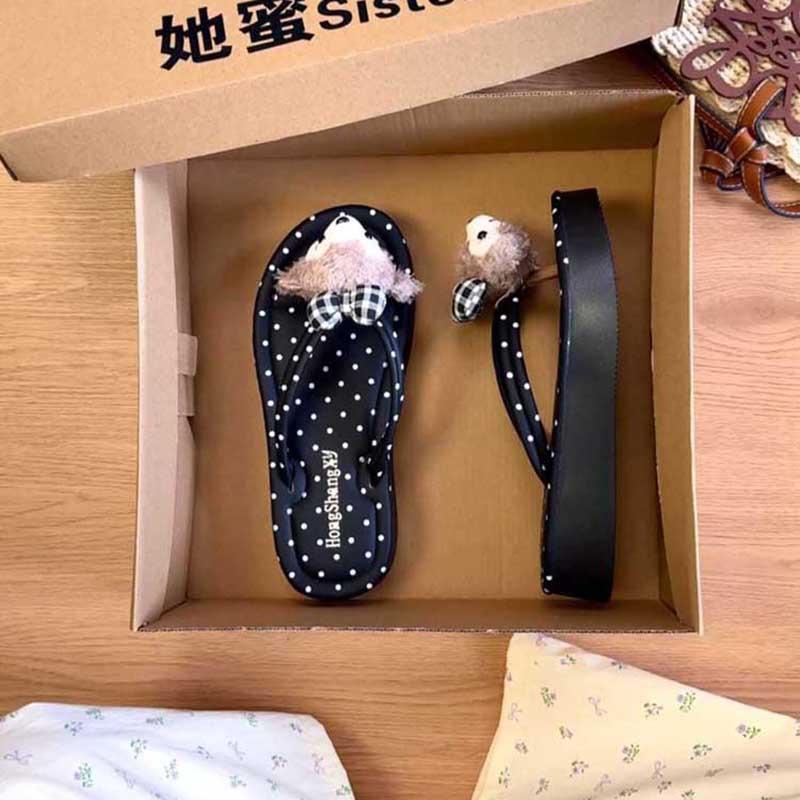 Cute cartoon flip-flops women's summer wear 2025 new fashionable versatile non-slip slope and beach pinch sandals