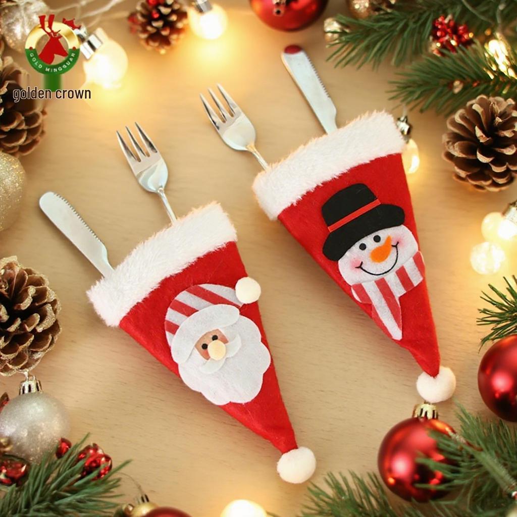 Christmas Cartoon Applique Cutlery Pockets – Non-Woven Fabric Knife and Fork Sleeves with Small Hat Design.