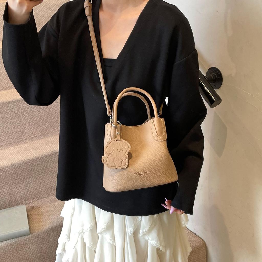 Ms. Bao's New Versatile Messenger Bag Fashionable Portable Bucket Bag