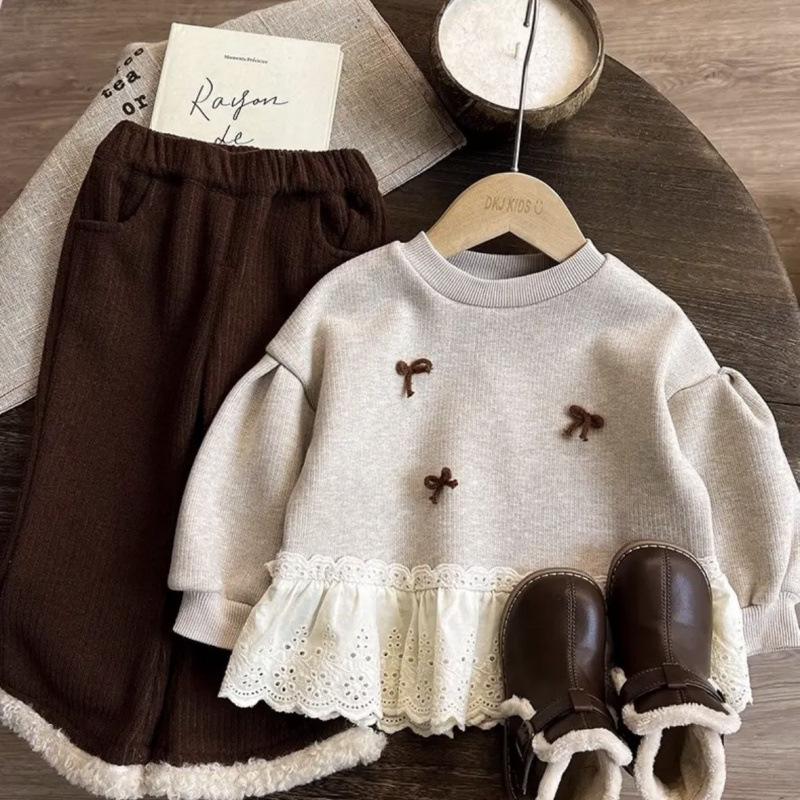 Fleecegefüttertes Sweatshirt im Waldstil mit Schleife für Mädchen – Niedliches und stylisches Lotusblatt-Spitzendesign für Herbst und Winter