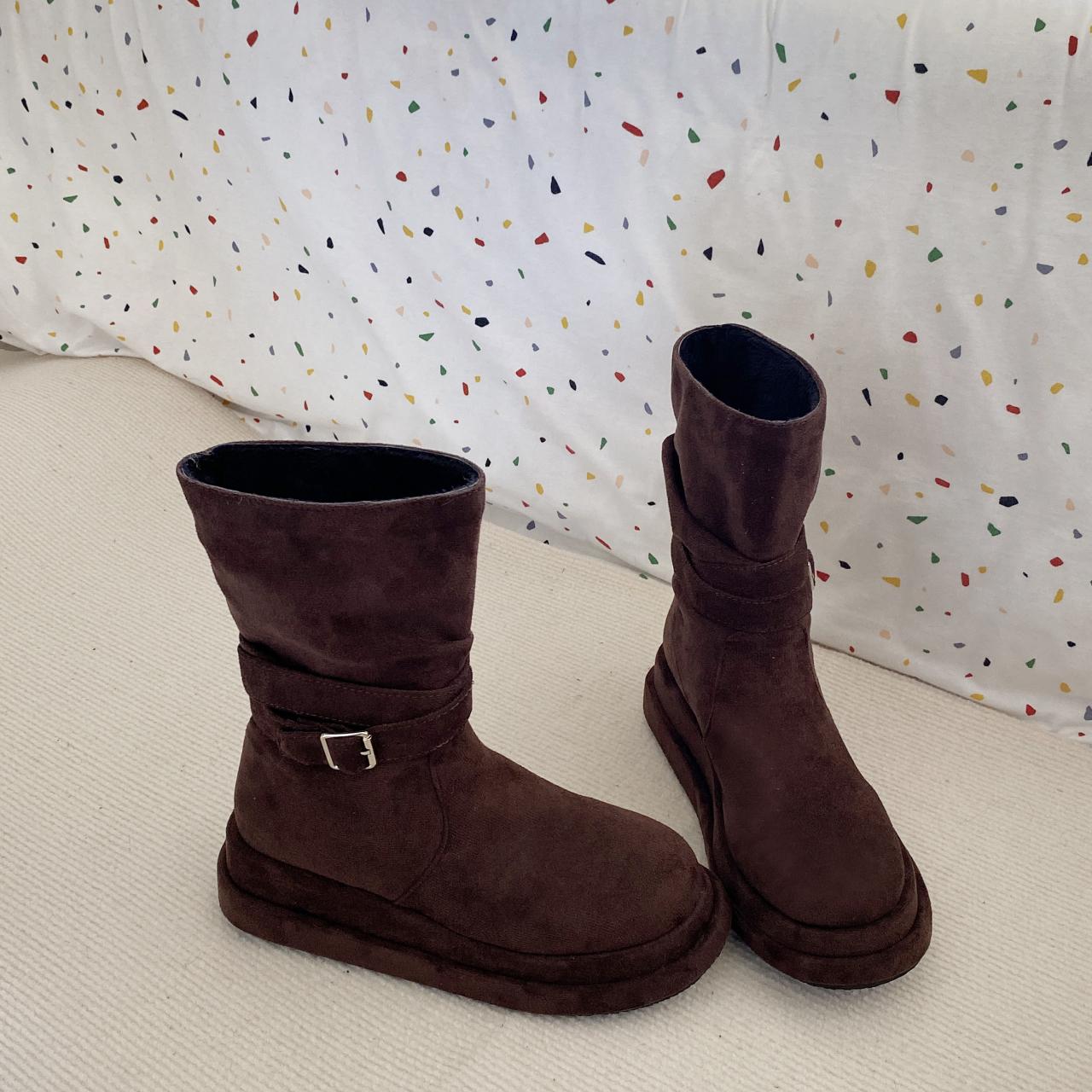 

Туфли на плоской подошве из замши на щиколотку женские зимние ботинки на платформе теплые плюшевые хлопковые туфли зима 2025 тренд готика уютные нескользящие ботинки для ходьбы женские 40 темно-коричневого