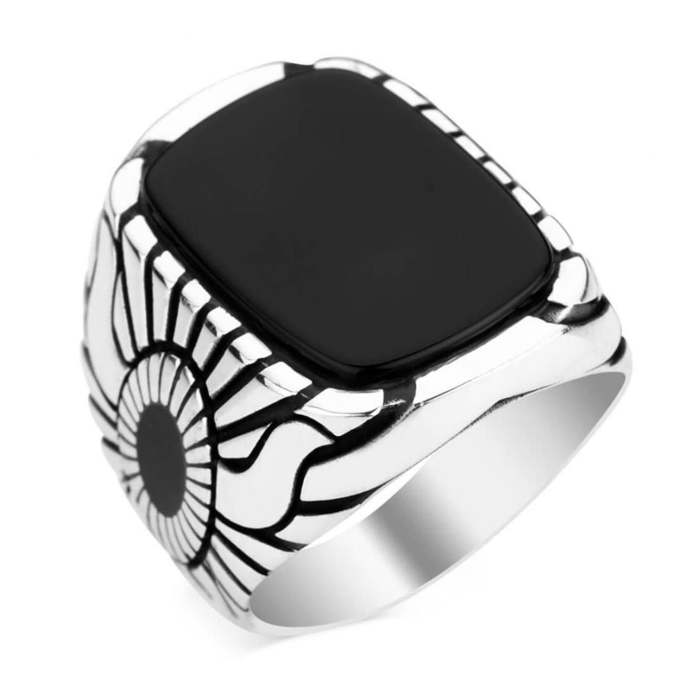 

Квадратное мужское кольцо из стерлингового серебра с черным ониксом