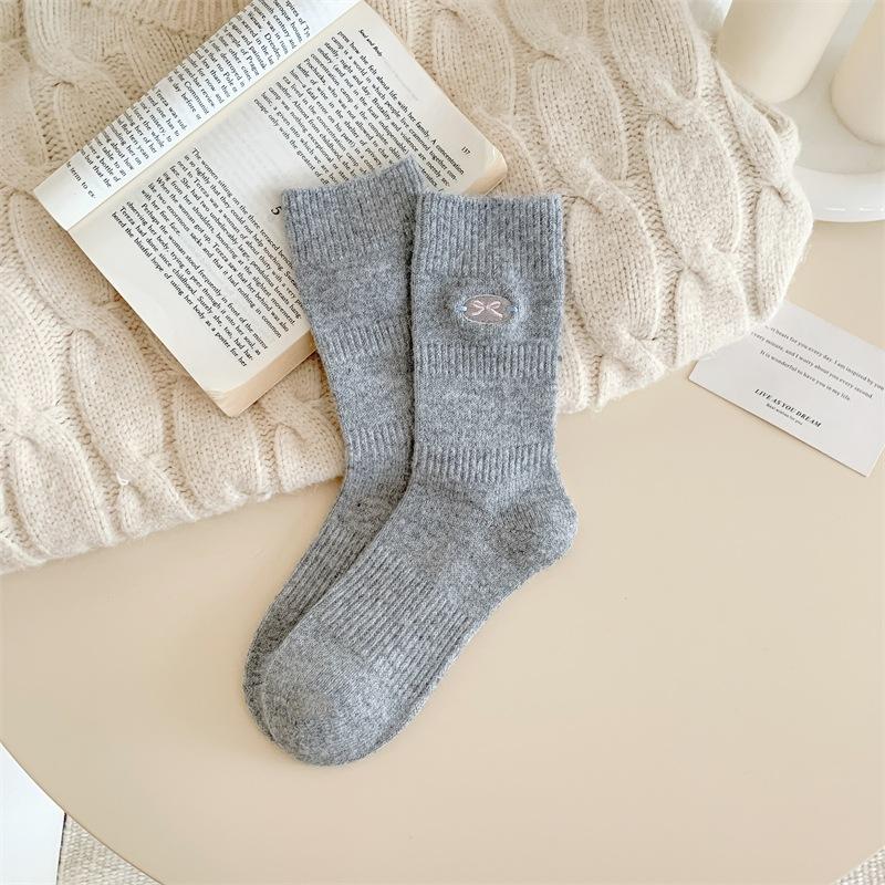Ladies Winter Plush Thickened Warm Sweet Embroidered Bow Wool Pile Pile Socks