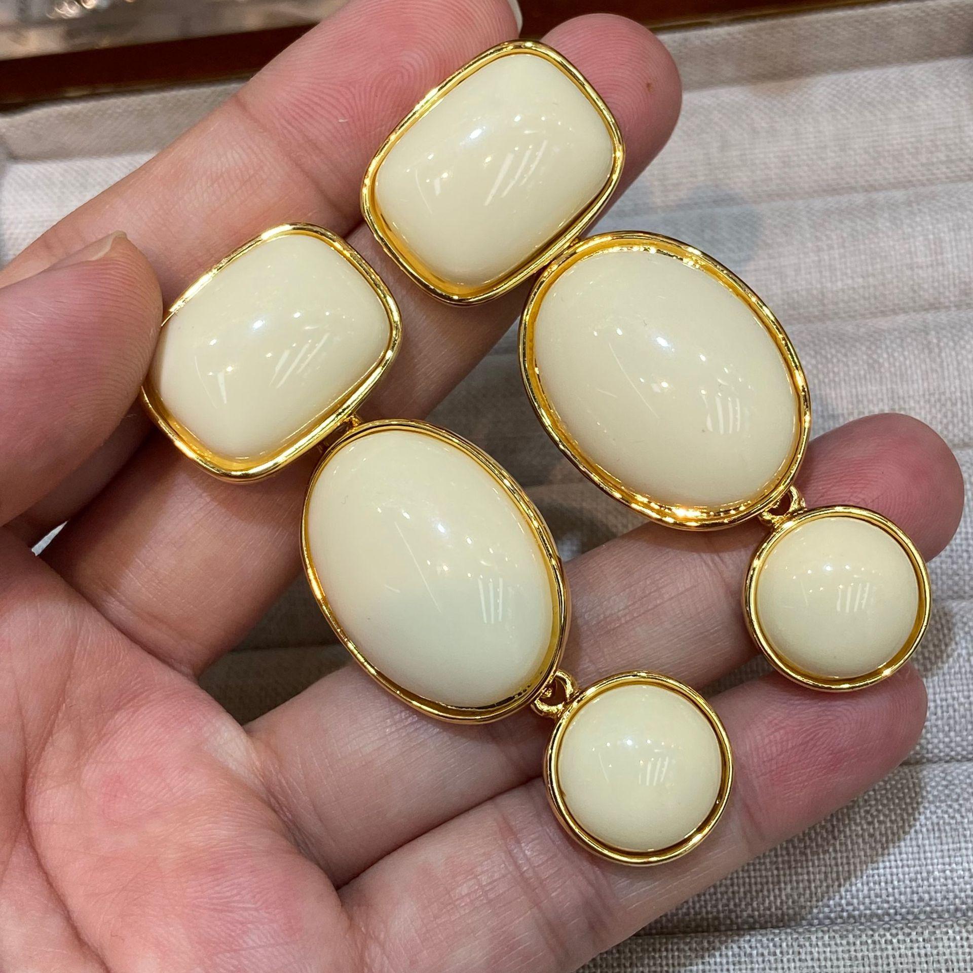 Medieval Vintaged Retro Temperament Milk White Resin Square Geometric Exaggerated Pendant Earrings Women