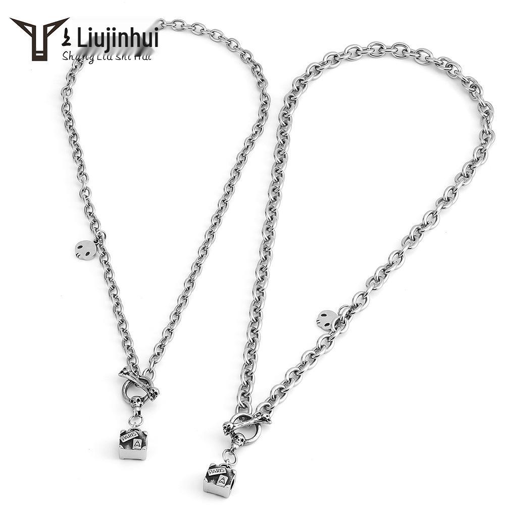 

Stylish High-End Jewelry: Elegant Pendant Clavicle Chain in Titanium Steel for Women