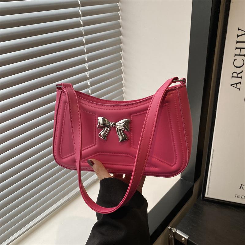 

Французская нишевая сумка-багет под мышкой 2025 новая персонализированная корейская сумка через плечо летняя иностранная сумка-багет для поездок на работу роза розовый