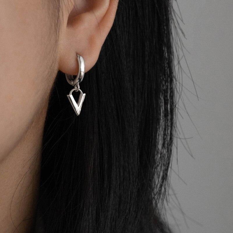 ANENJERY Glossy V-shaped Pendant Earrings for Women Simple Niche Design Female Korean Hoops Huggies Wholesale Boucle D’oreille
