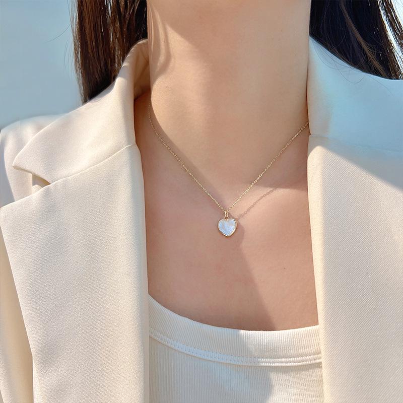 Elegant Metal Heart Clavicle Necklace for Women - Light Luxury Design