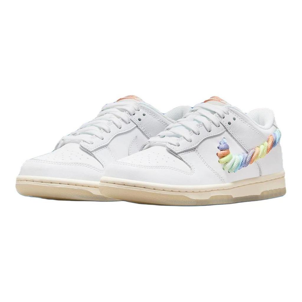 Nike Zapatillas de deporte para niños Dunk Low PS Rainbow Lace Swoosh en blanco y multicolor Dark-Pony FN4862-100