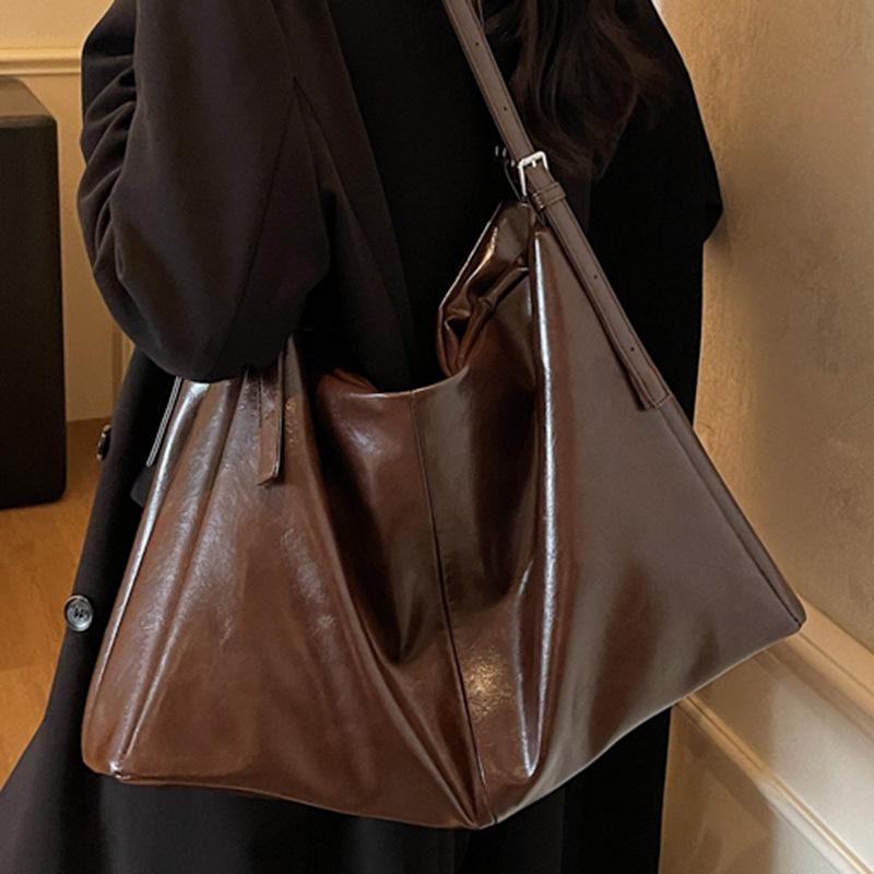 Retro Commuter Bag Women's Bag 2025 Autumn New Trend Fashion Shoulder Tote Bag Large Capacity Armpit Bag