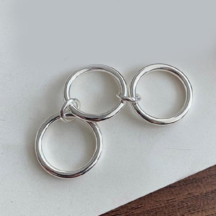 Chic Interlocked Rings Stylish Rings Trendy Triple Loop Rings With Intricate Details Perfect For Enhancing Your Outfits