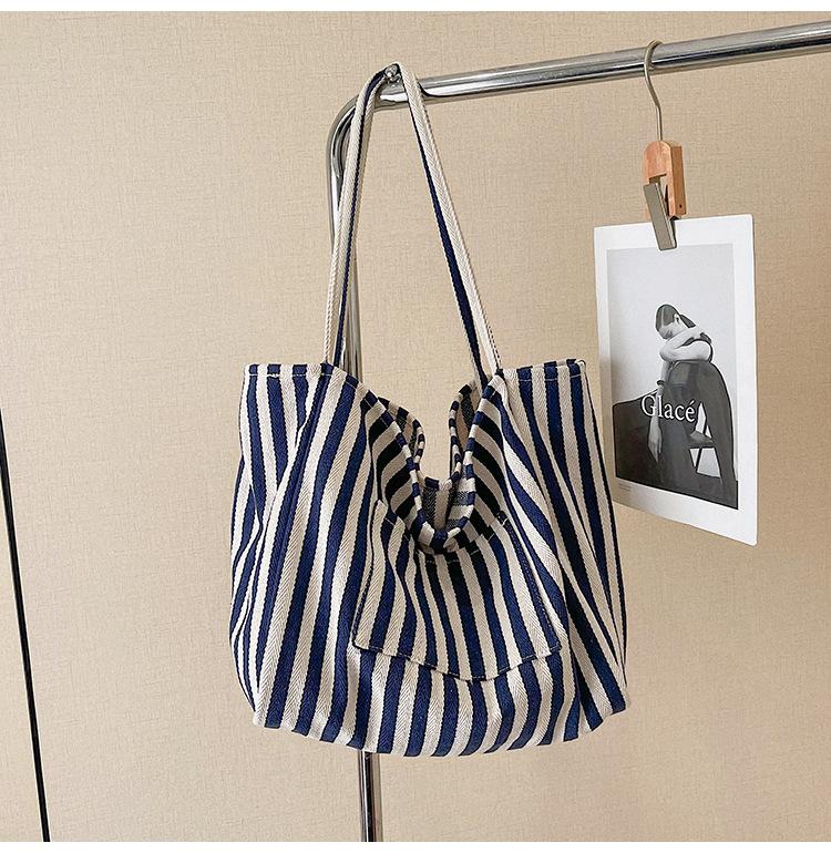 Randig shoppingväska med stor kapacitet, arbetsväska, avslappnad väska, nischad vår- och sommar casual mångsidig canvasväska