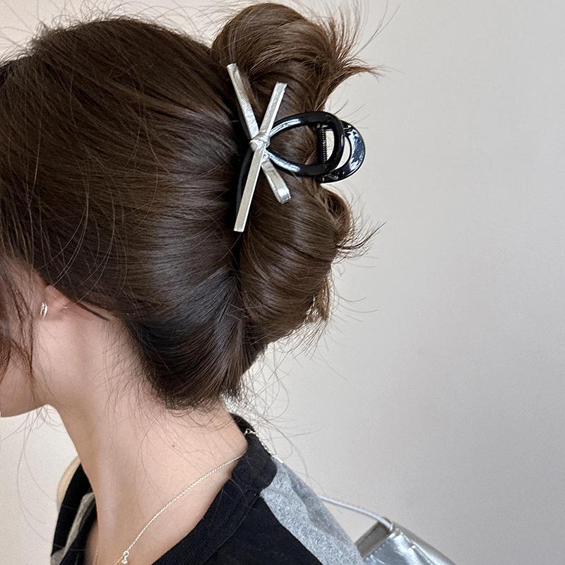 

Серебряная заколка-бант модная нишевая заколка для волос на затылок, диск для волос, зажим-акула для волос, темпераментные высококлассные аксессуары для волос