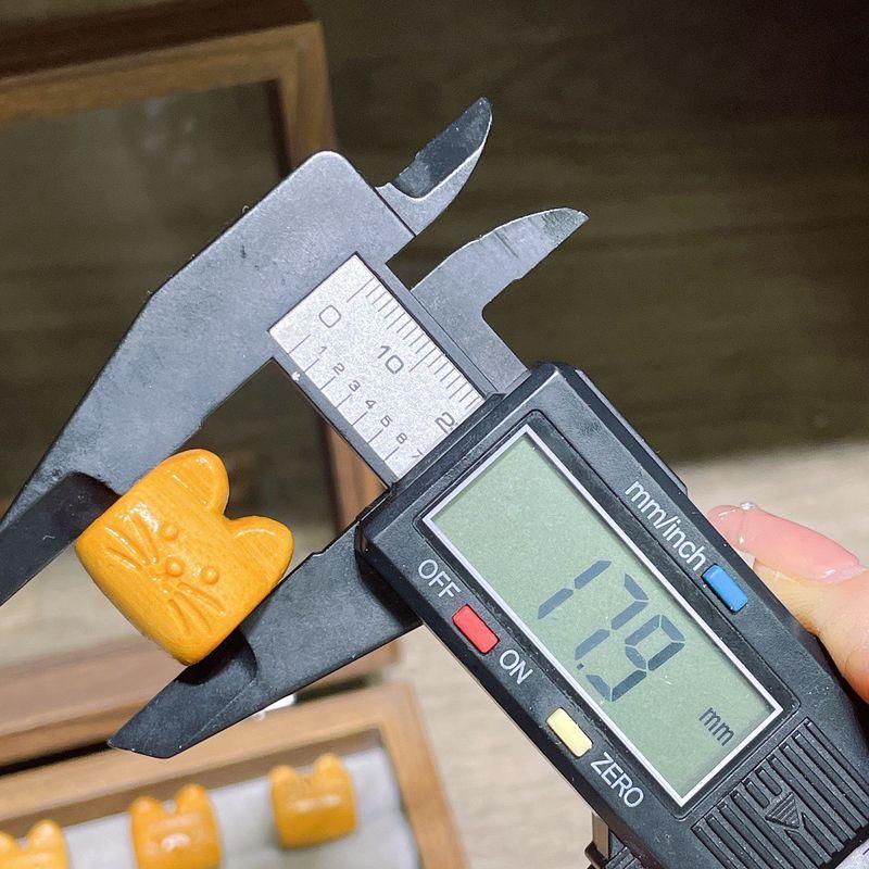 

Барби Эбони Кот DIY Аксессуары Ручное Плетение Ручная Веревка Ожерелье Культурный Артефакт Четки Браслет Украшение Разделительные Бусины Аксессуары Sandalwood Kitty [One]]