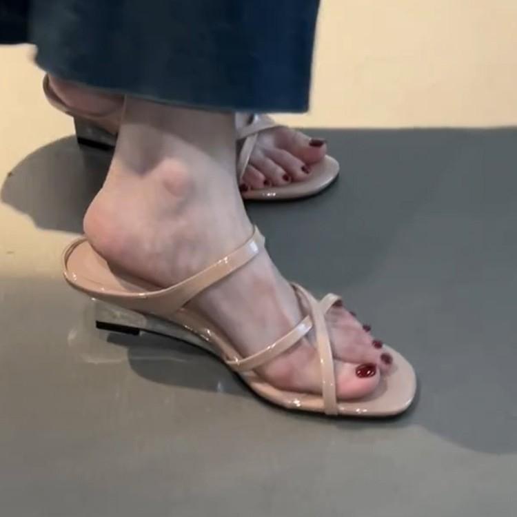 French Gentle Cross with Slope Heel Open-toed Sandals Women's Summer Wear 2025 New Temperament with Skirt Cool Slippers