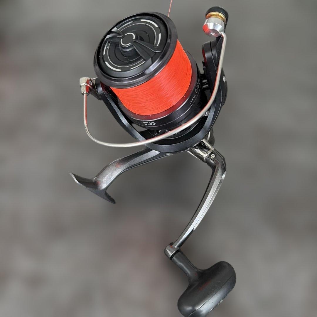 Used Daiwa spinning reel cross cast