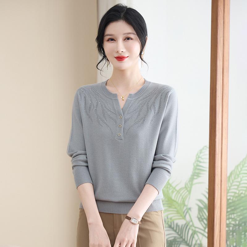 2025 Spring & Autumn Knitted Sweater for Middle-Aged Women: Loose, Round Neck Pullover for Ages 50s-60s