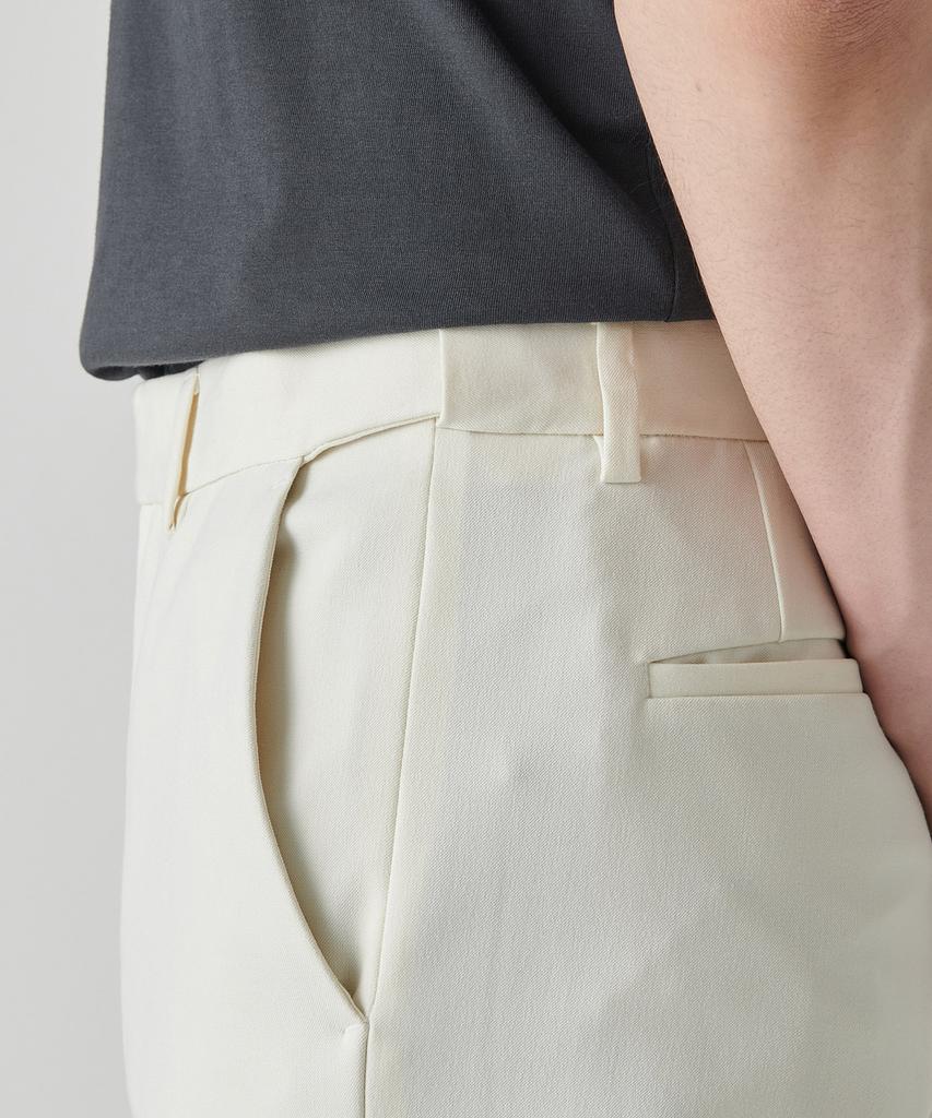 MUSINSA STANDARD Straight Hidden Banding Slacks [Cream]