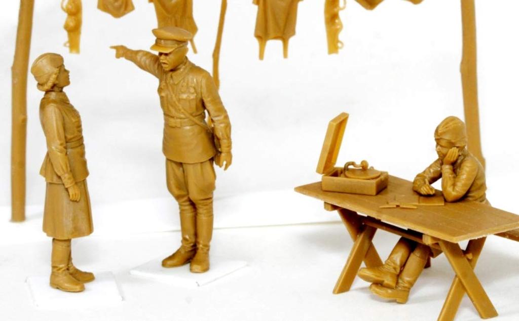ICM Scale Soviet Female Soldier Resting Set Plastic Model Kit 35621 1/35 (1939-1942)