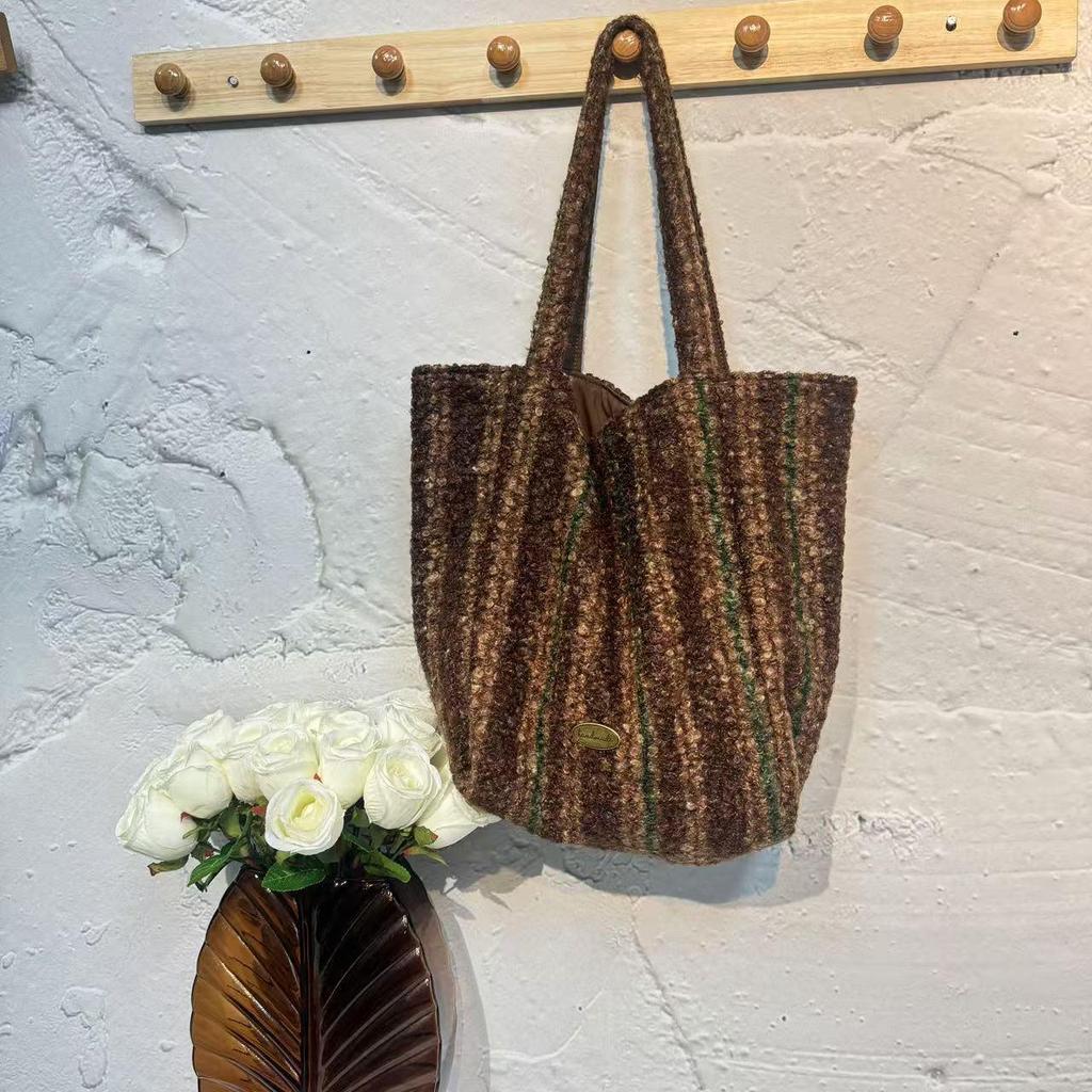 2026 New Ins Style Reversible Woolen Tote: Autumn/Winter Large Capacity Trendy Shoulder Shopping Bag