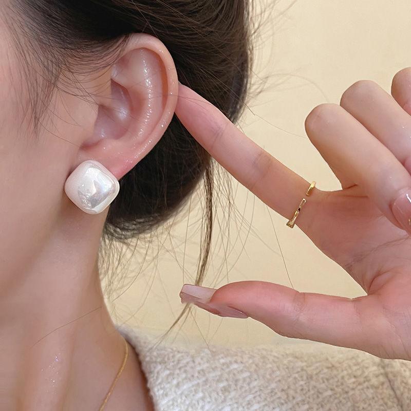 Elegante und dezent funkelnde Zuckerwürfel-Perlenohrringe für Damen, die einen luxuriösen Ausstrahlen