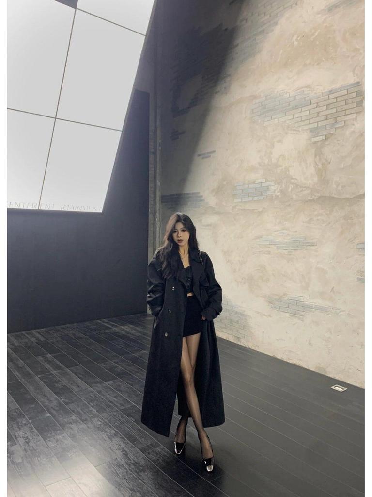 2025 Khaki pařížský trenčkot střední délky: Ležérní elegance inspirovaná Británií