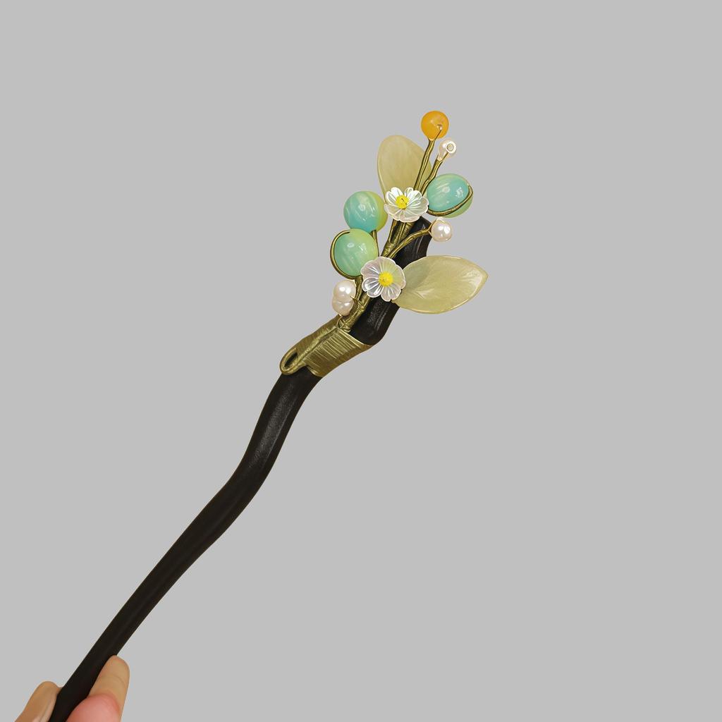 Hanfu Headdress: Retro Chinese Tassel Hairpin with Cheongsam Style