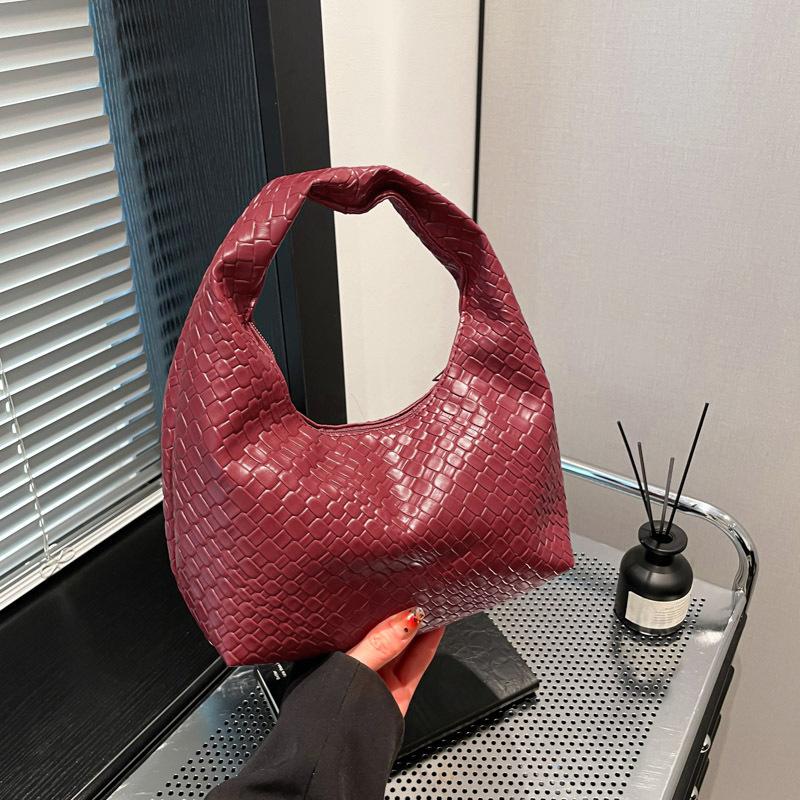 Fashion Trendy Woven Commuting Minimalist Tote Shoulder Bag Niche Design Underarm Shoulder Bag Large Capacity Shoulder Bag 2024
