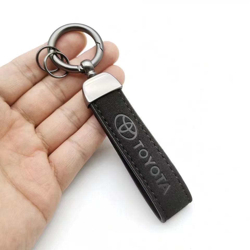 ABU3 Car Keychain Key Chain Rings Metal Leather For Toyota Corolla Crown Camry Avensis Auris RAV4 Yaris Car Accessories
