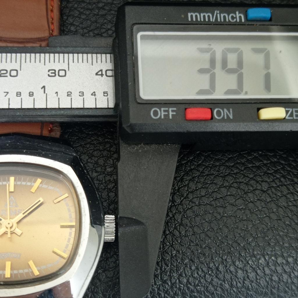 VINTAGE DRIMEX HAND-WINDING SWISS MENS REFURBISHED WATCH a704643-1