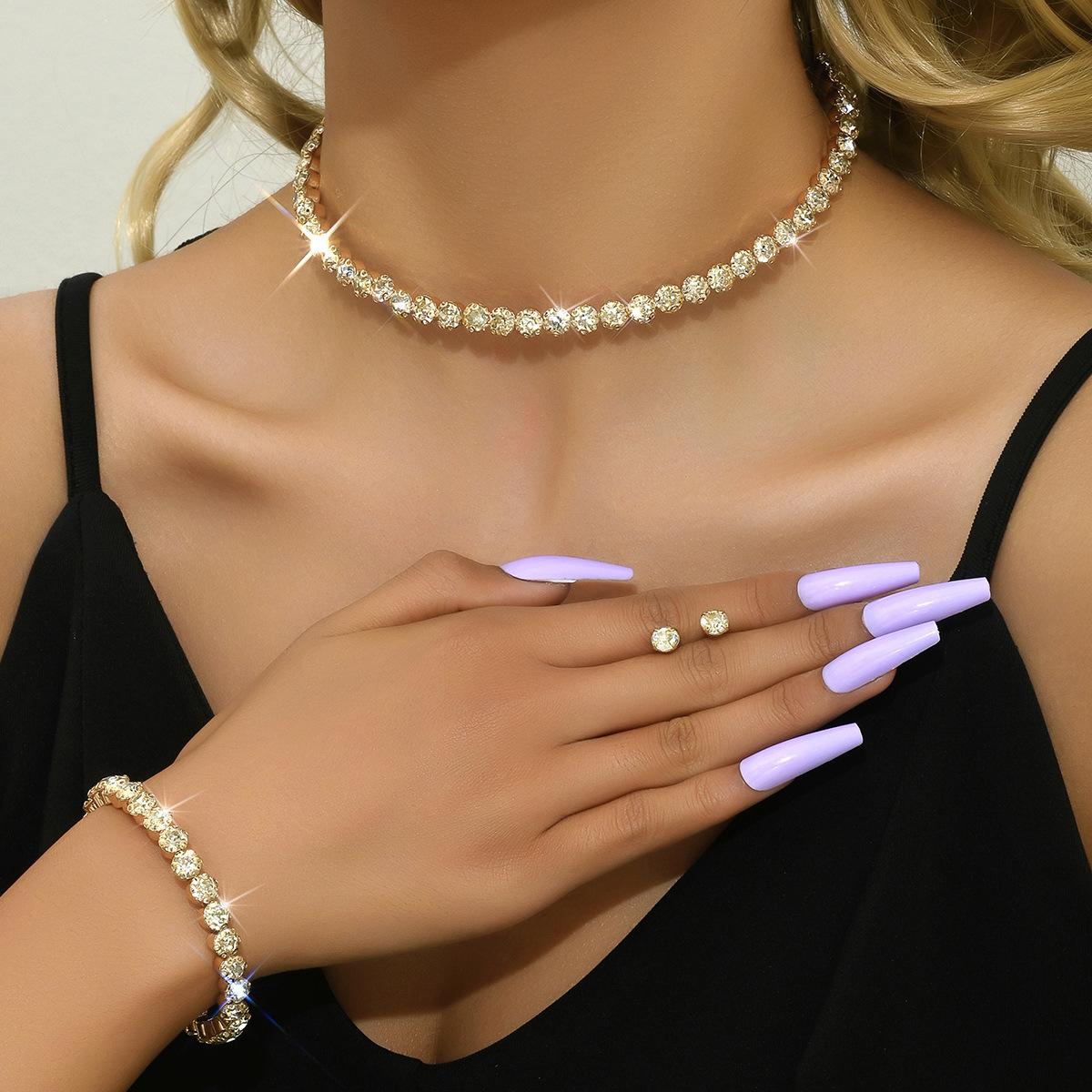 

ожерелье серьги-гвоздики комплект из трех частей нишевый дизайн чувство ключица цепочка браслет универсальный темперамент ювелирные изделия женщины