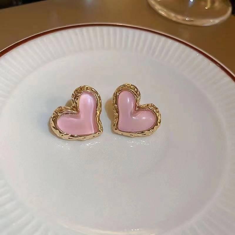 French Heart Pearl Earrings - Women s European  American Fashion, High-End Design, 2024 Trend Ear Studs. розовый